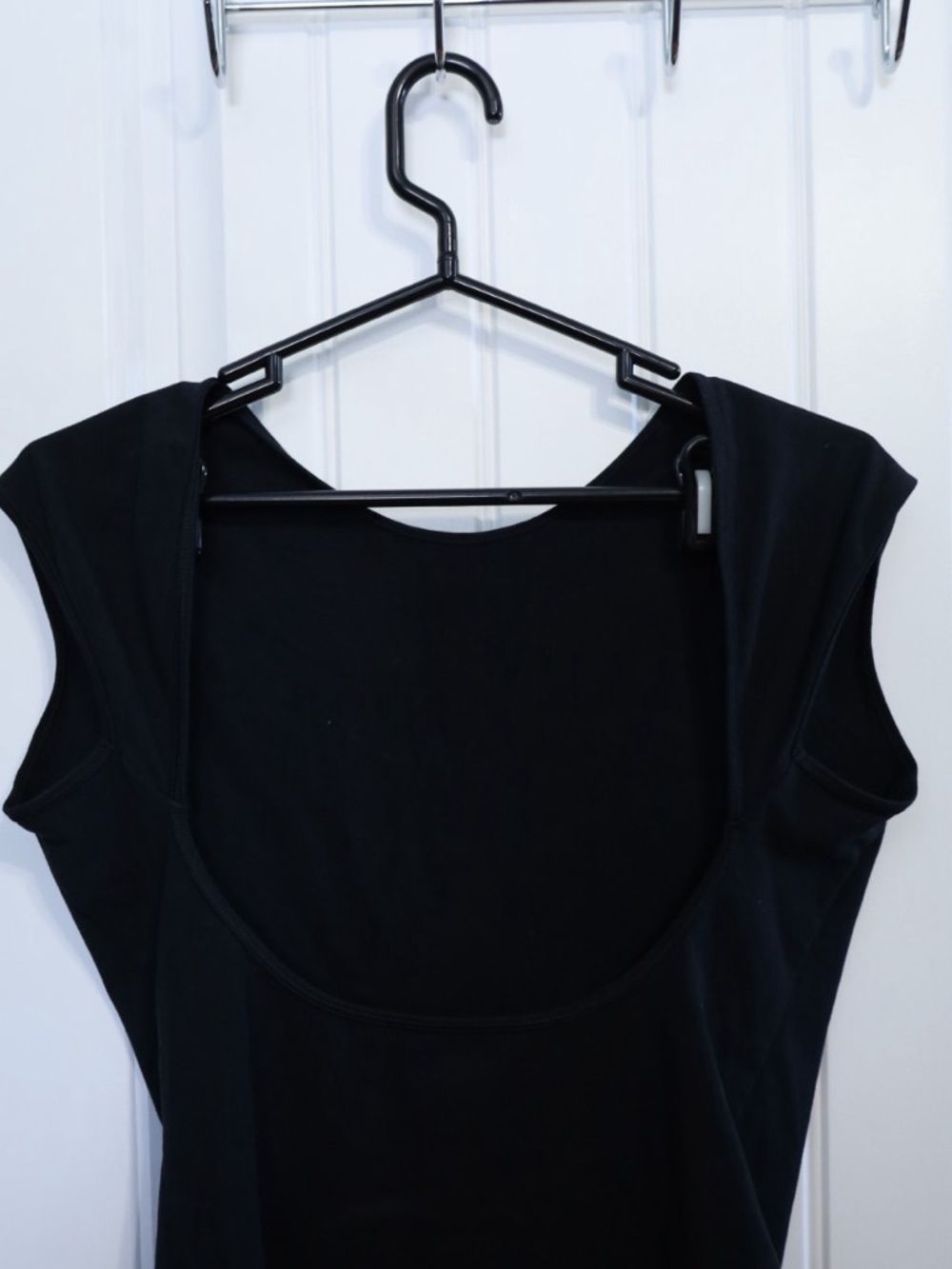 Aritzia Tna Hold-It™ Times T-Shirt in Black Womens Size Large - Picture 8 of 10